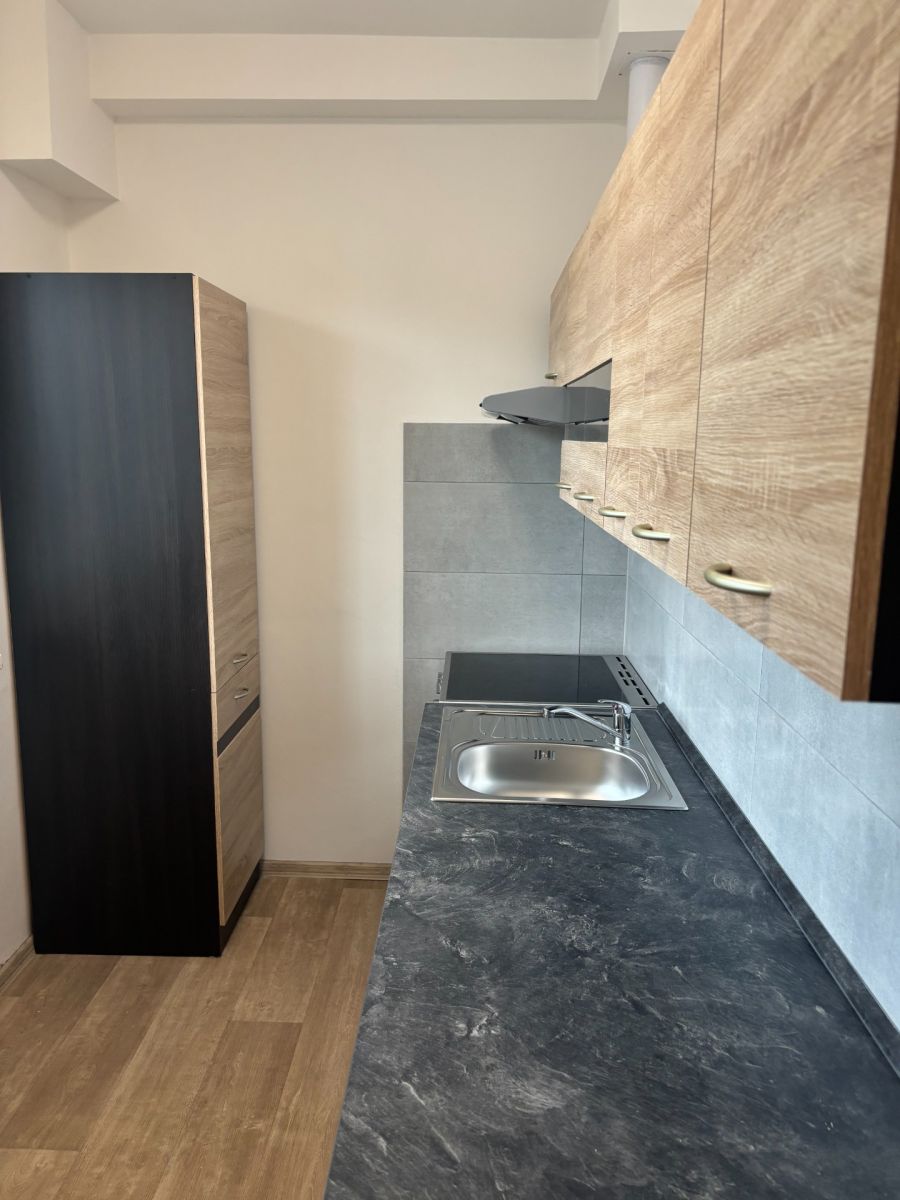 Pronájem bytu 2+1 54 m², Zlín – náhled fotky 2