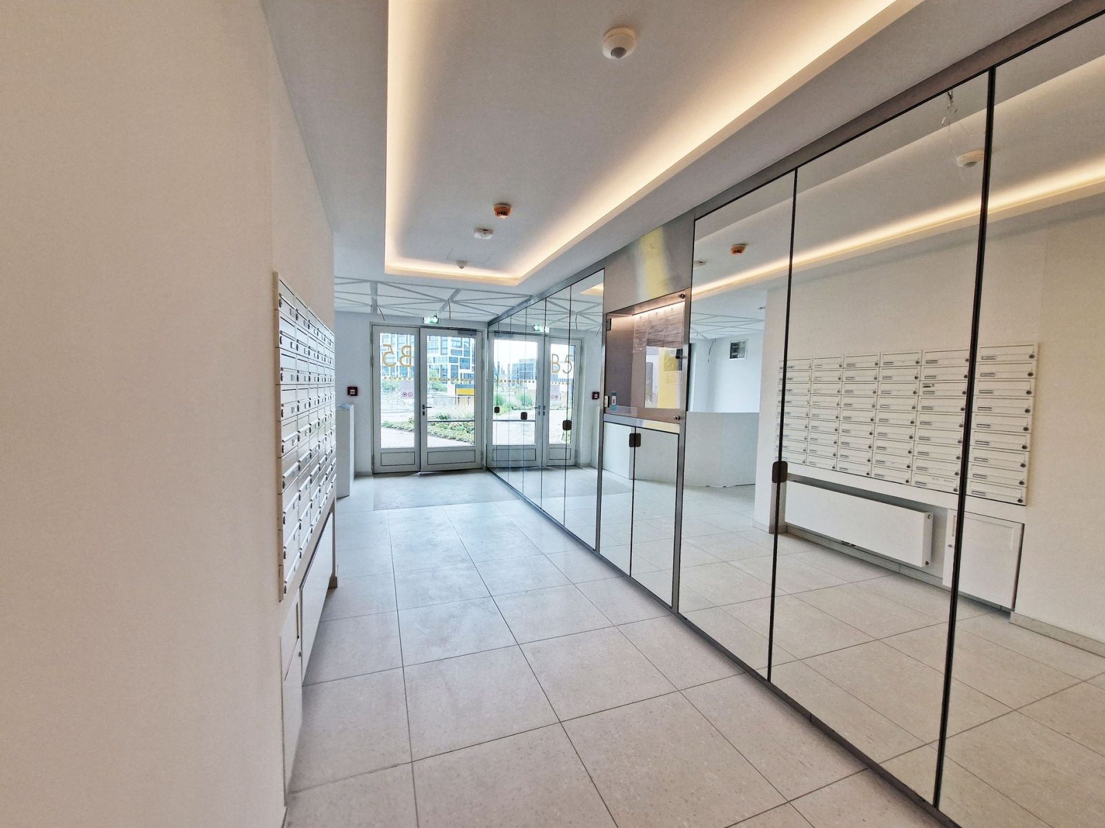 Pronájem bytu 2+kk 55 m², Praha – náhled fotky 23