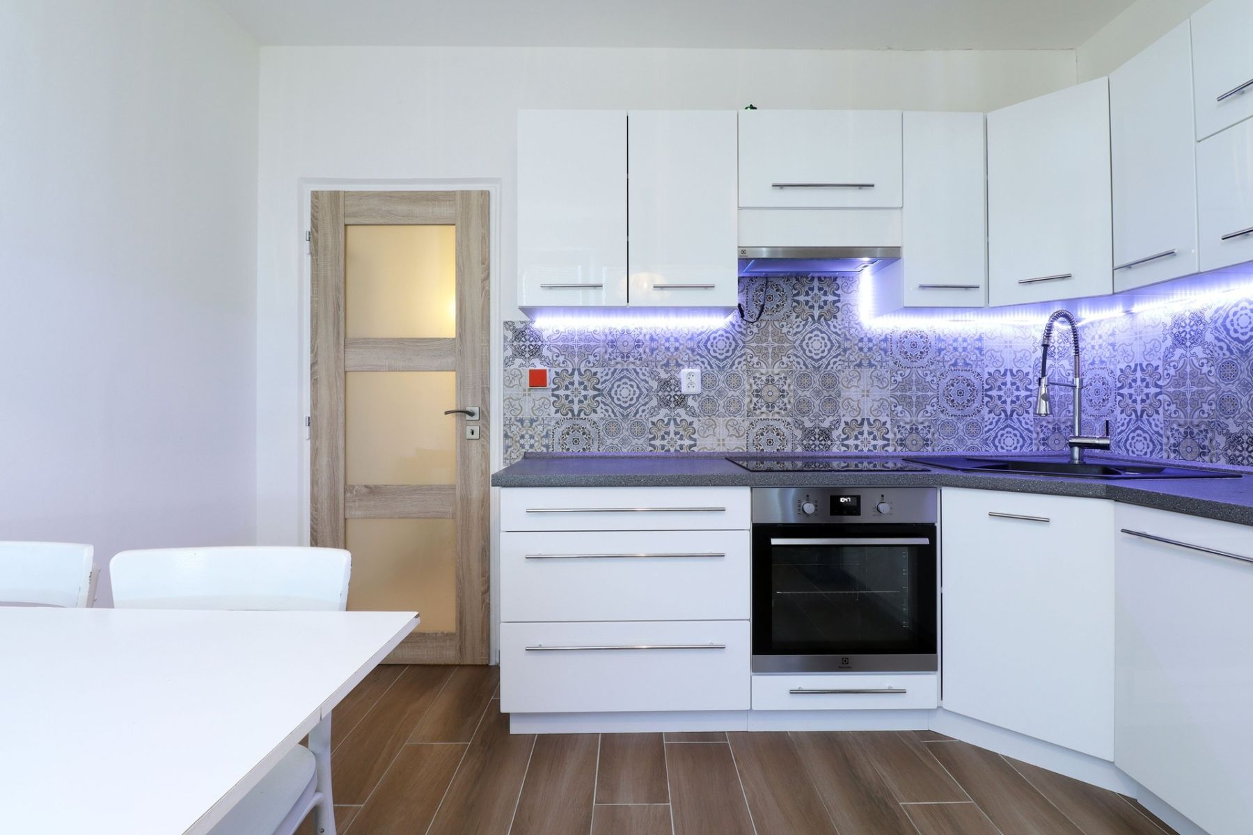 Pronájem bytu 2+1 77 m², Praha – náhled fotky 4