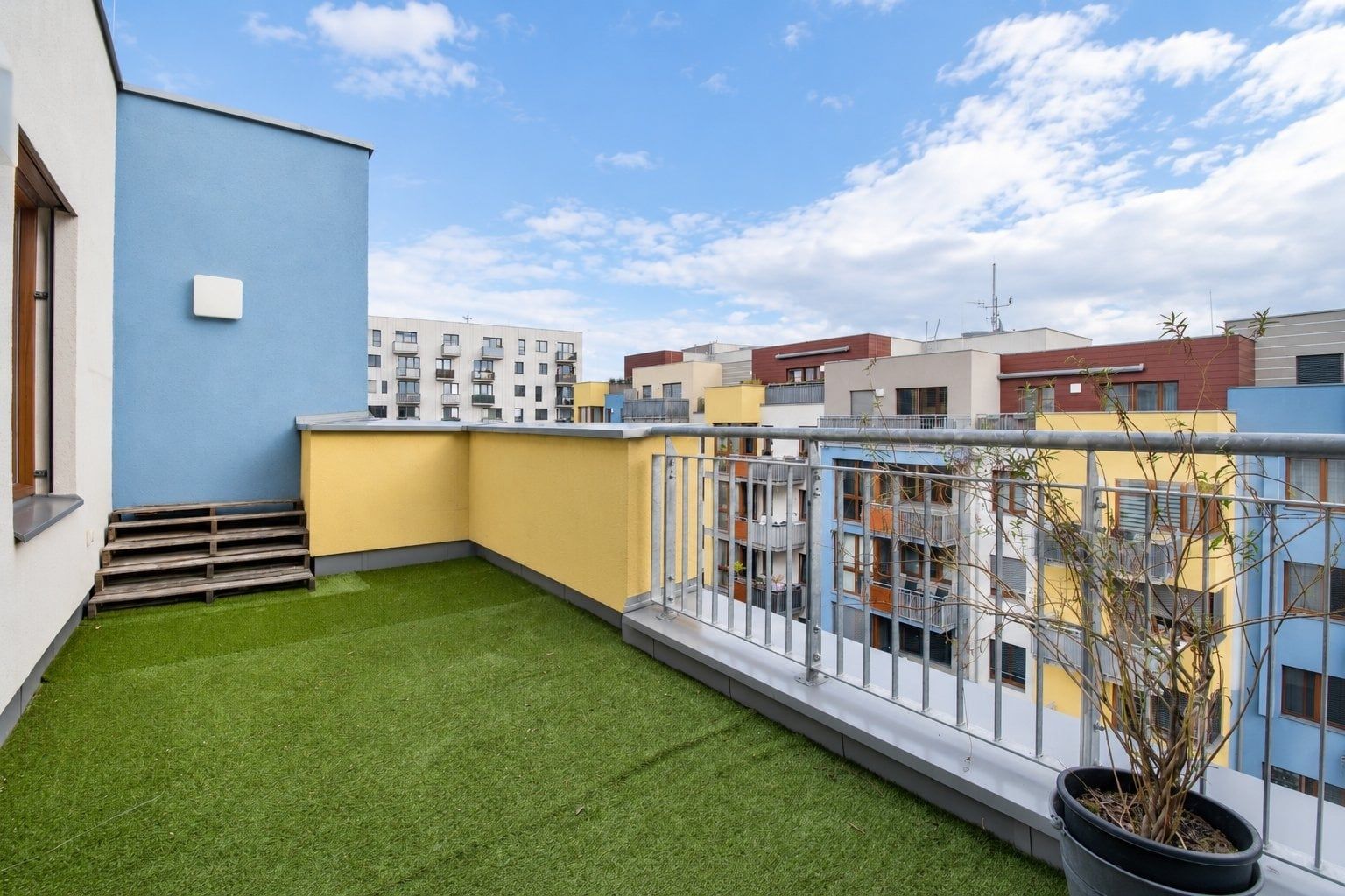Pronájem bytu 3+kk 70 m², Praha – náhled fotky 3