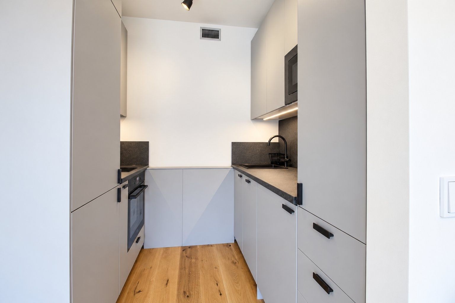 Pronájem bytu 1+kk 36 m², Praha – náhled fotky 2