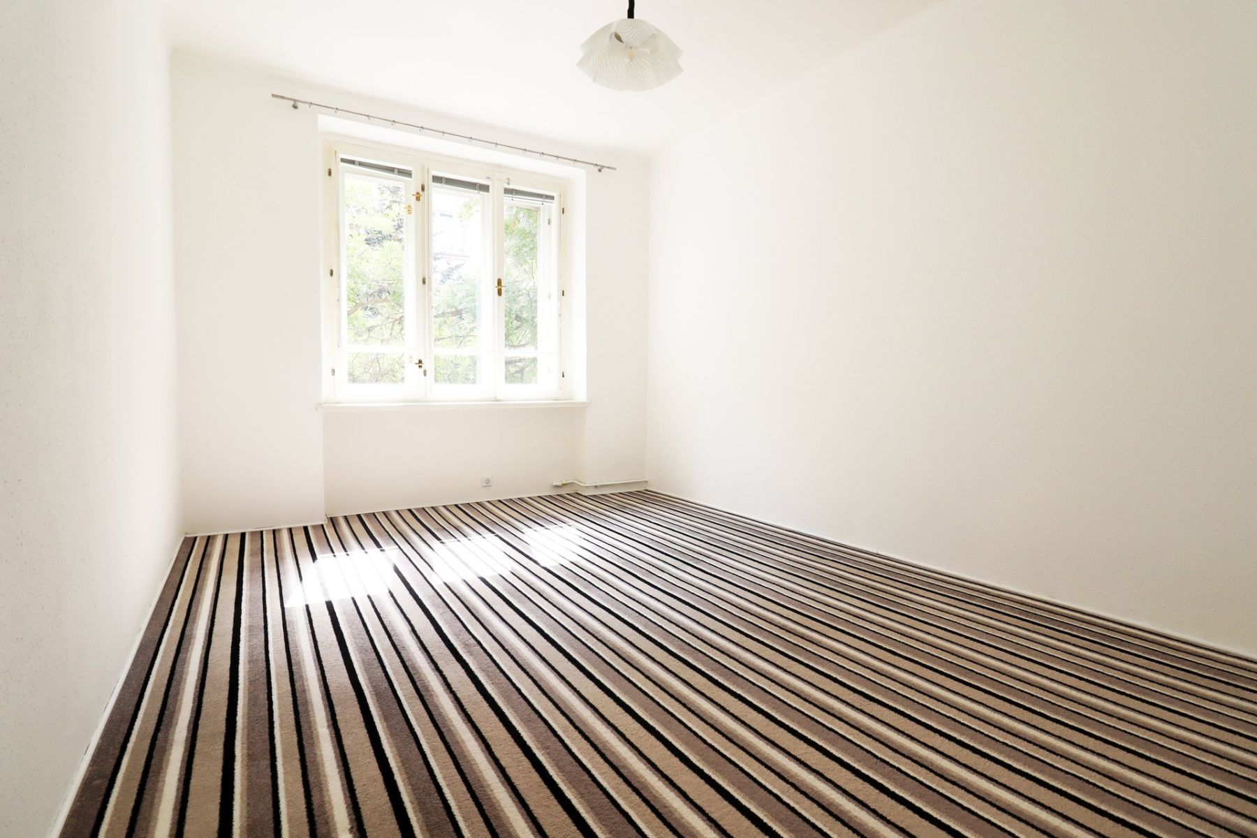 Pronájem bytu 2+kk, 52 m² (2 z 7)