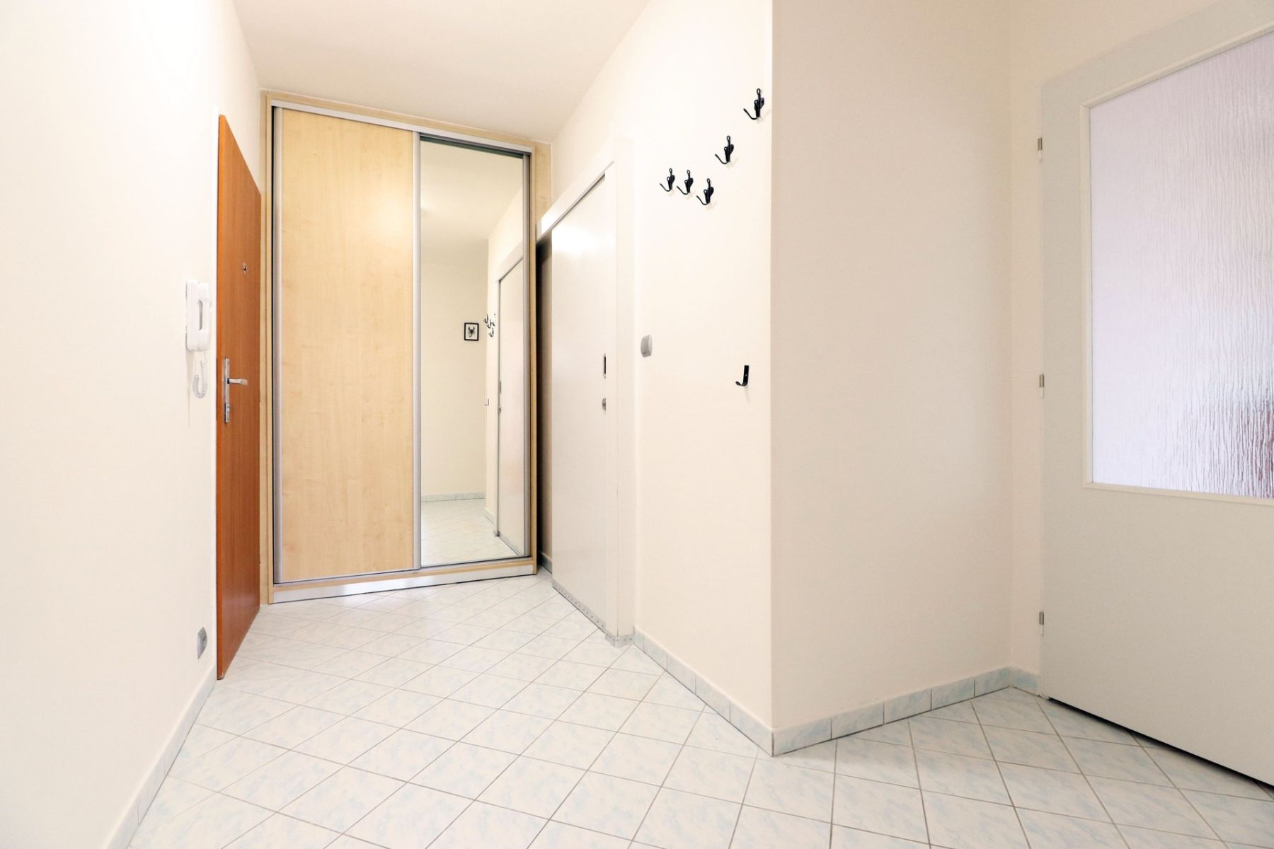 Pronájem bytu 2+kk 46 m², Milovice – náhled fotky 11
