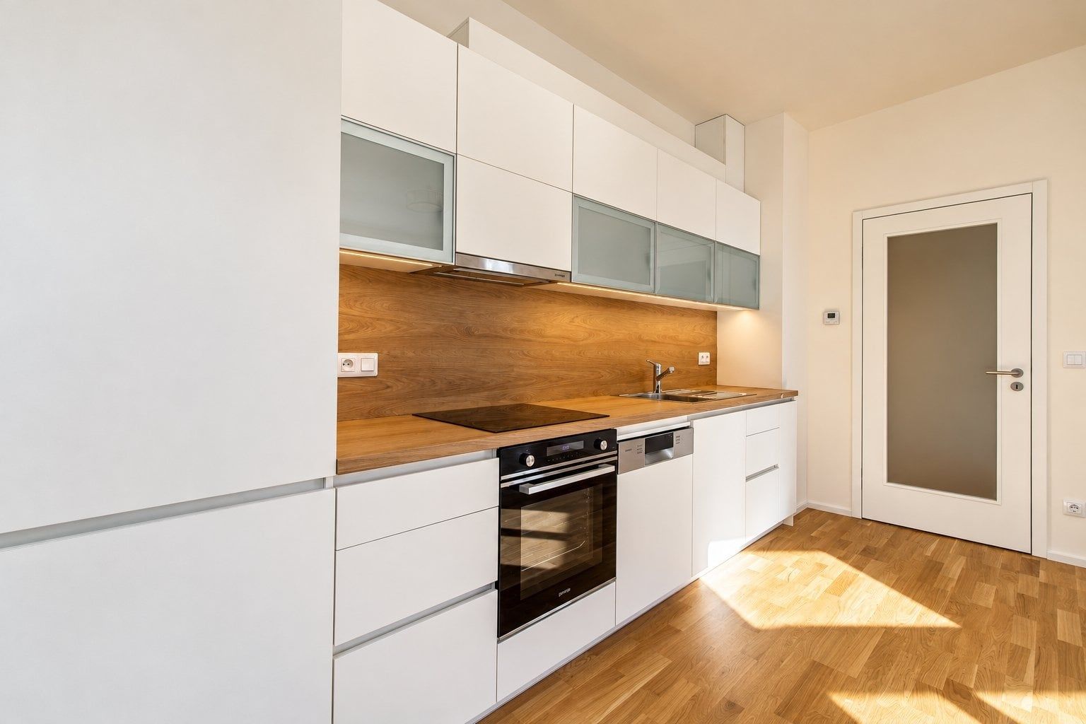 Pronájem bytu 2+kk 57 m², Praha – náhled fotky 4