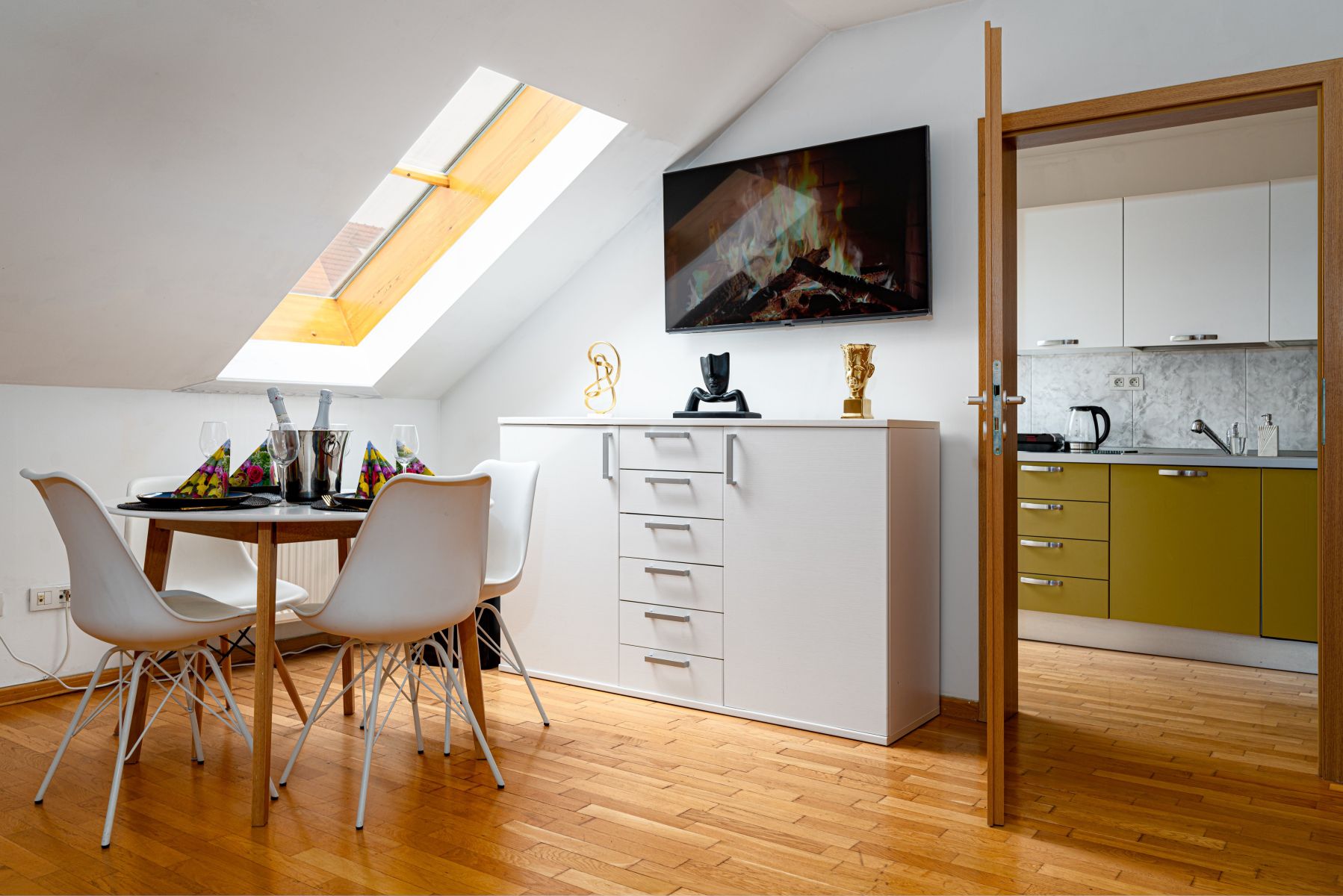 Pronájem bytu 124 m², Praha – náhled fotky 18
