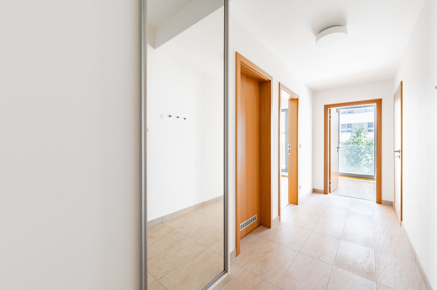 U Mlýnského kanálu, Praha - Karlín – fotografie 5