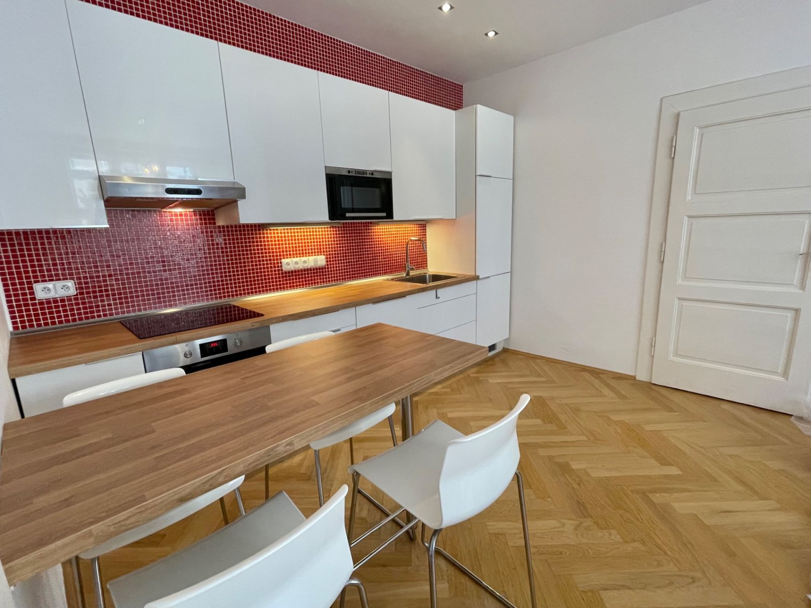 Pronájem bytu 2+kk 51 m², Praha – náhled fotky 2