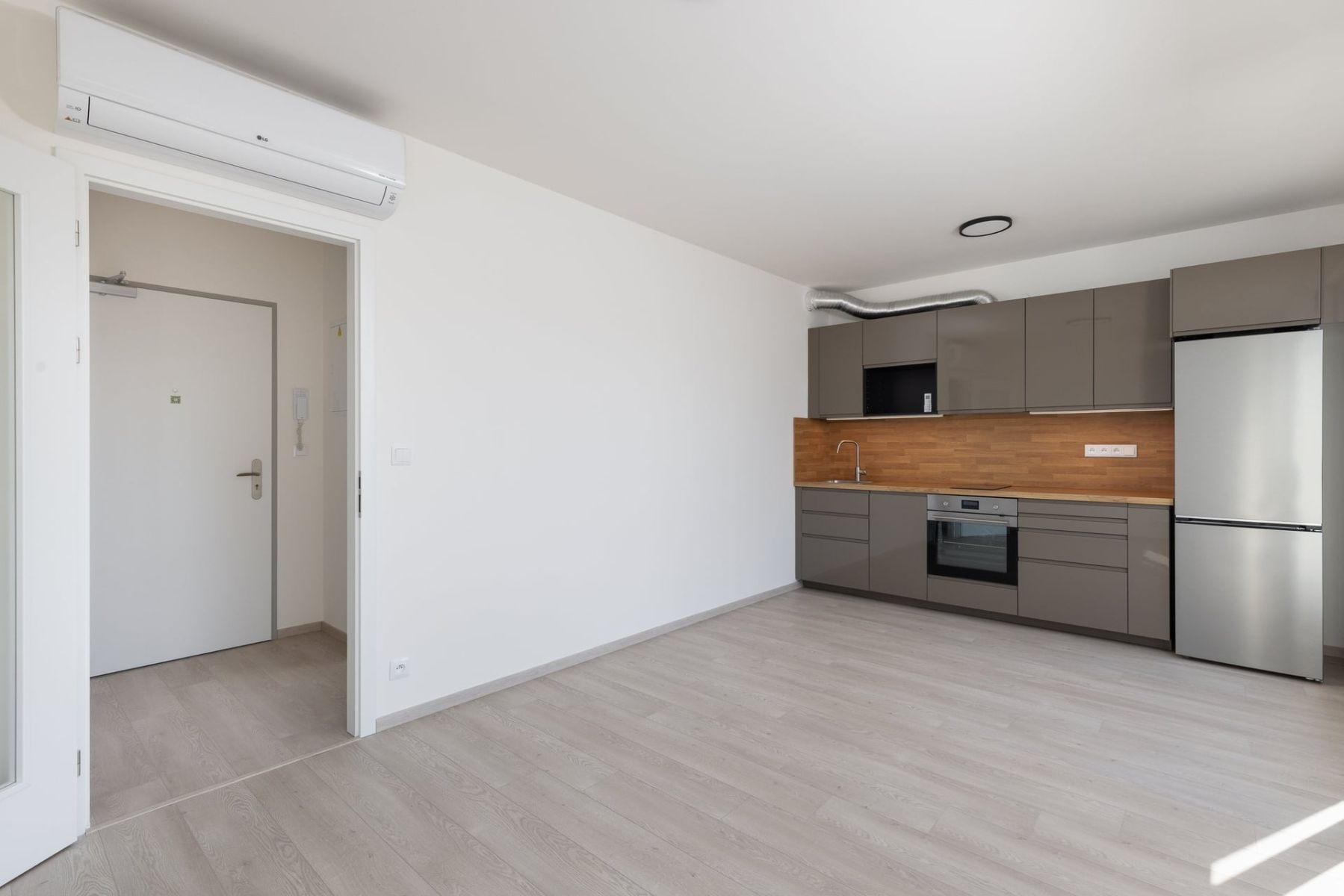 Pronájem bytu 1+kk 38 m², Praha – náhled fotky 6