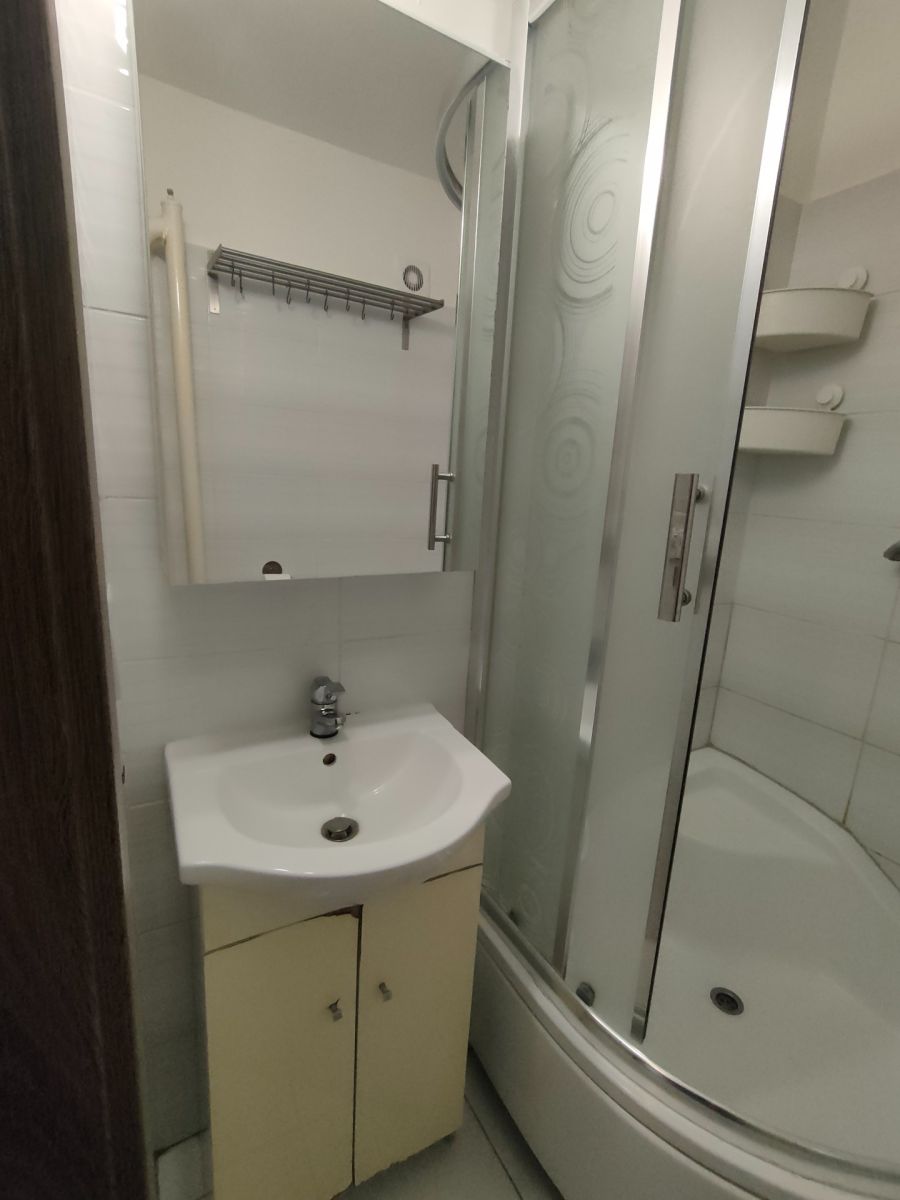 Pronájem bytu 1+1 30 m², Stochov – náhled fotky 11