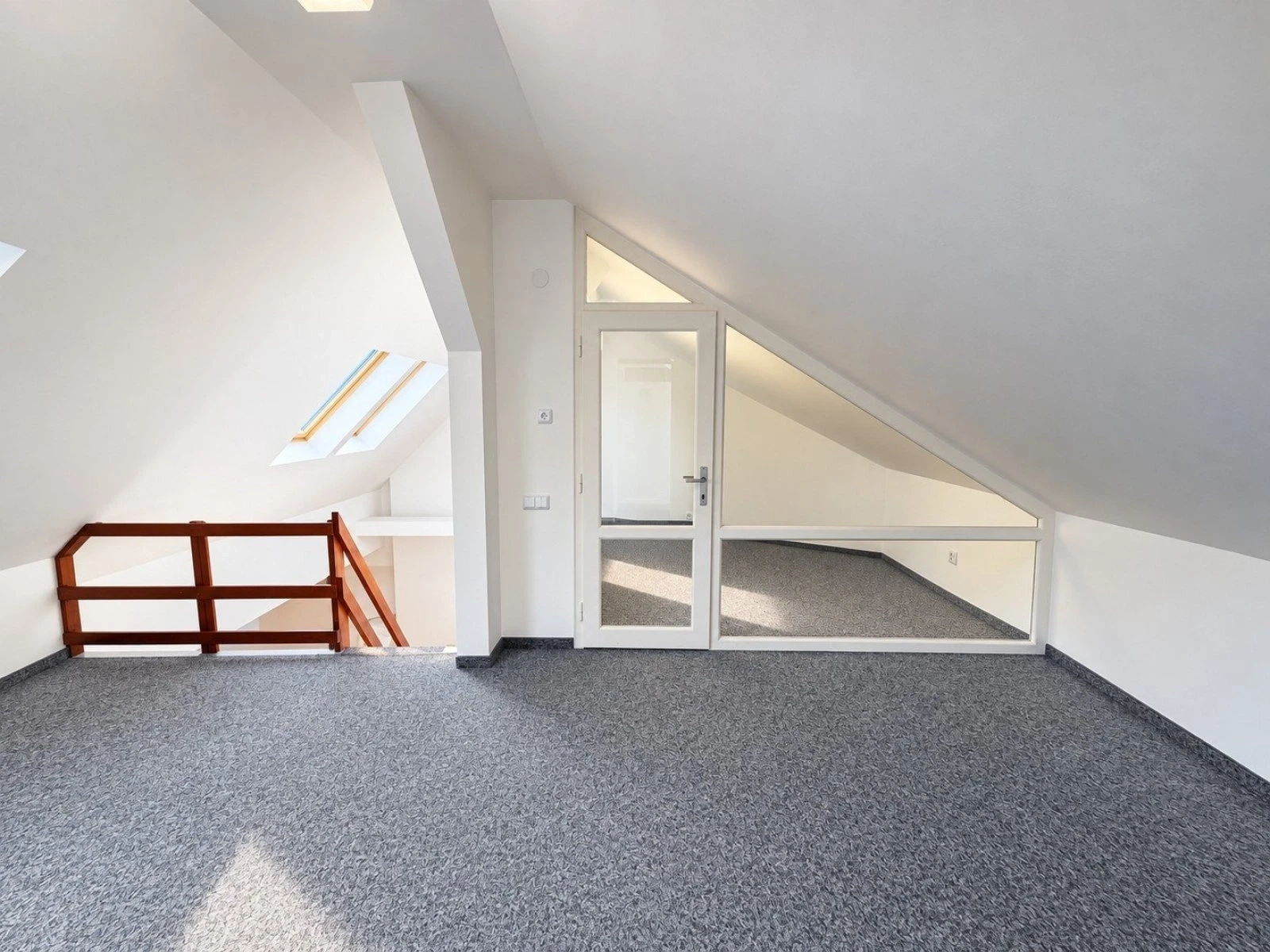 Pronájem komerčního prostoru 162 m², Praha – náhled fotky 13