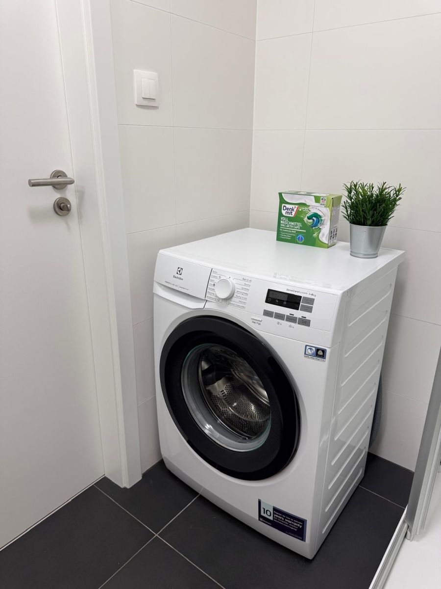 Pronájem bytu 1+kk 28 m², Praha – náhled fotky 5