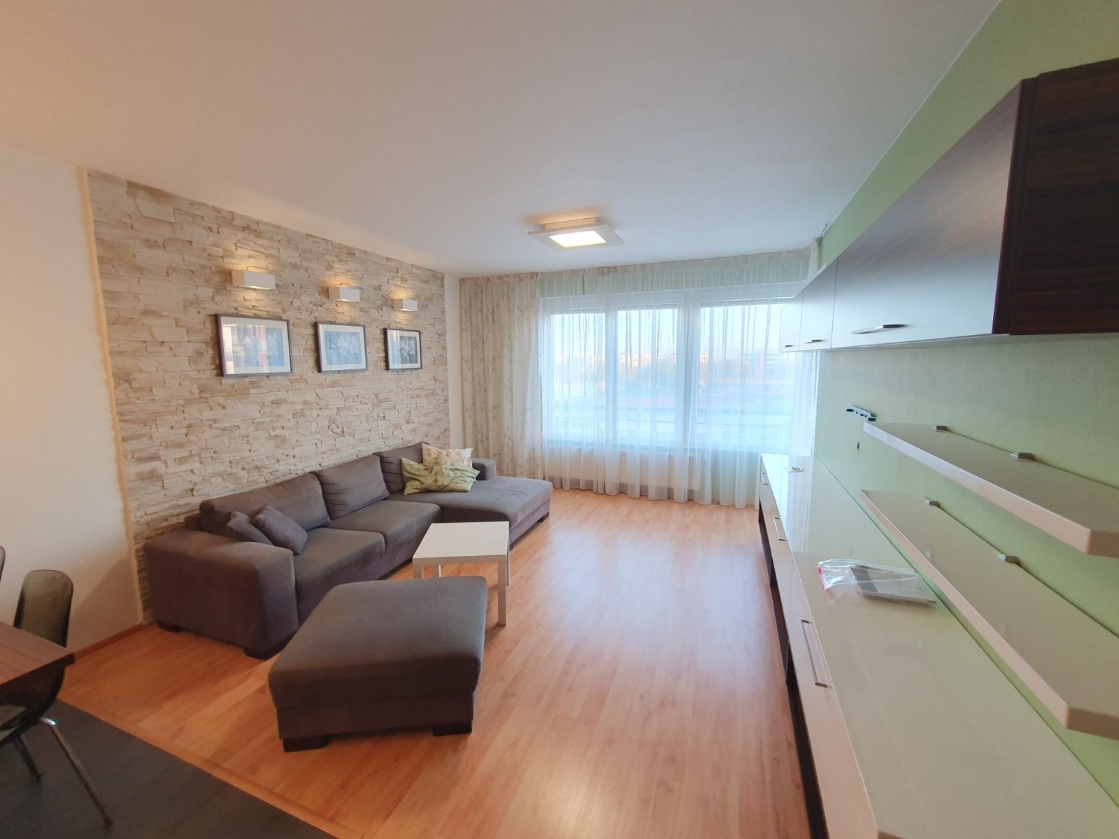Pronájem bytu 2+kk 55 m², Praha – náhled fotky 3