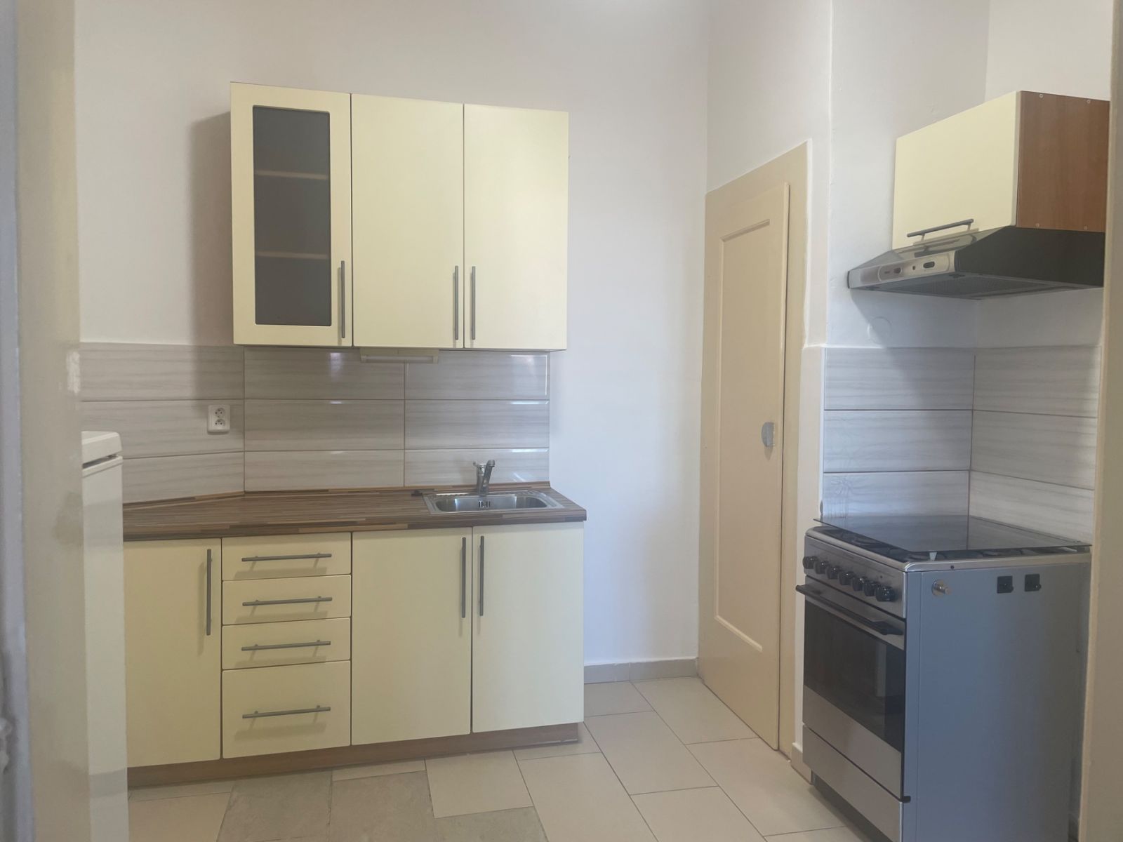 Pronájem bytu 2+1 50 m², Praha – náhled fotky 2