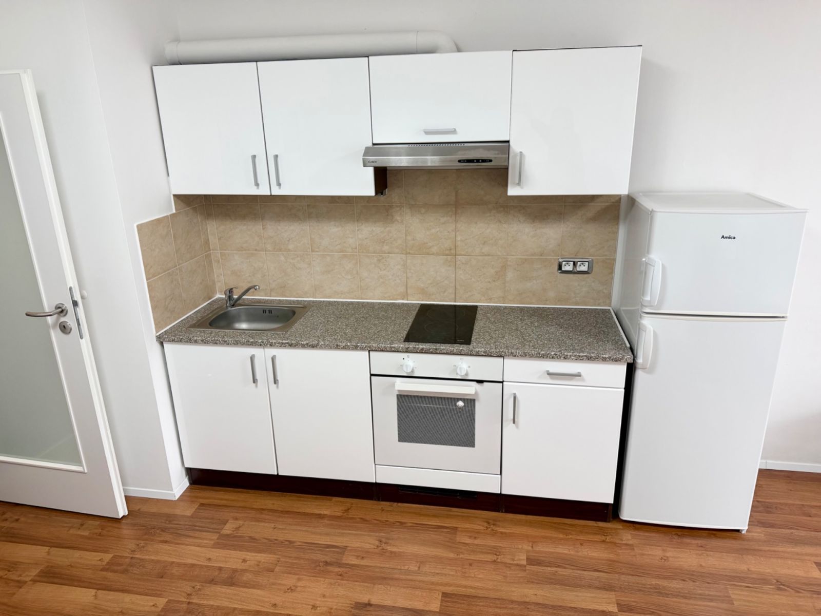 Prodej bytu 1+kk 38 m², Praha – náhled fotky 2