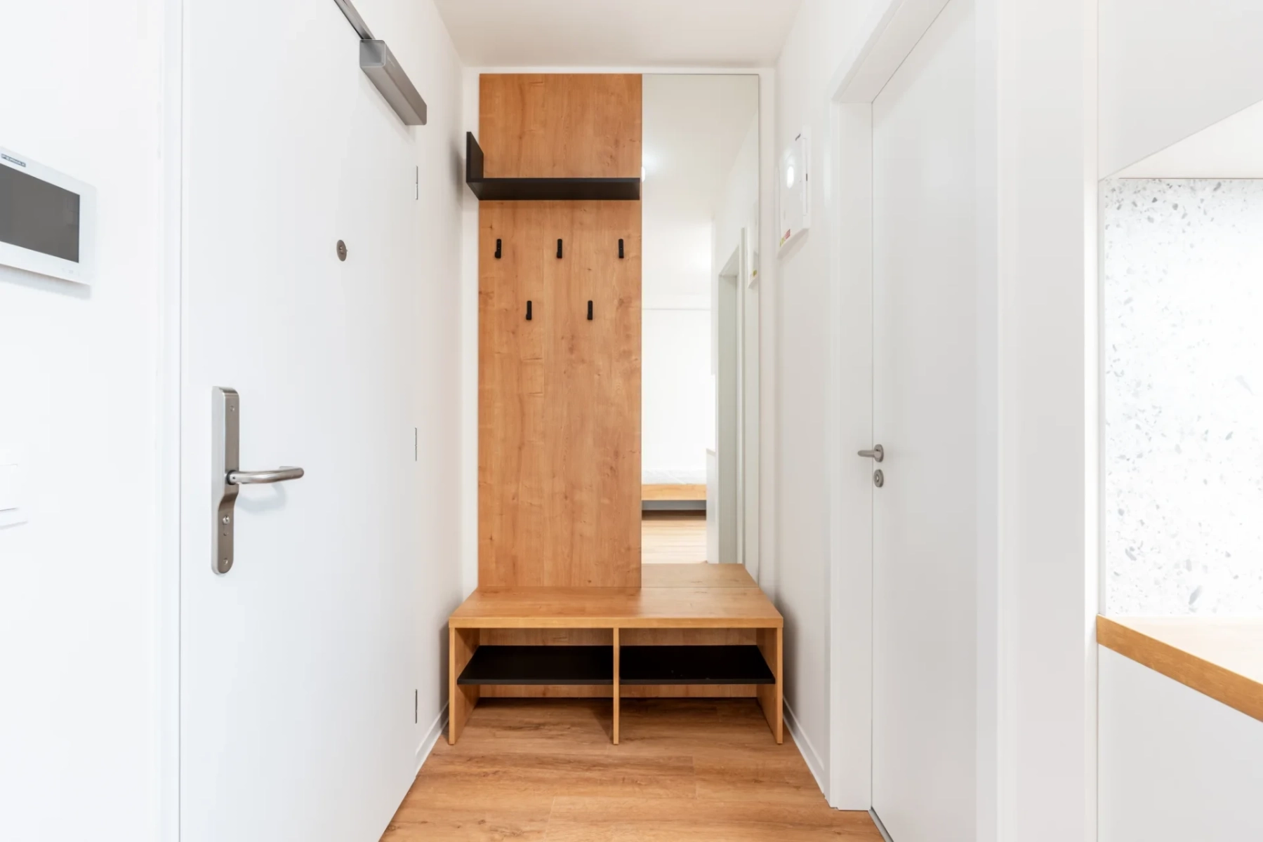 Prodej bytu 1+kk 20 m², Praha – náhled fotky 3