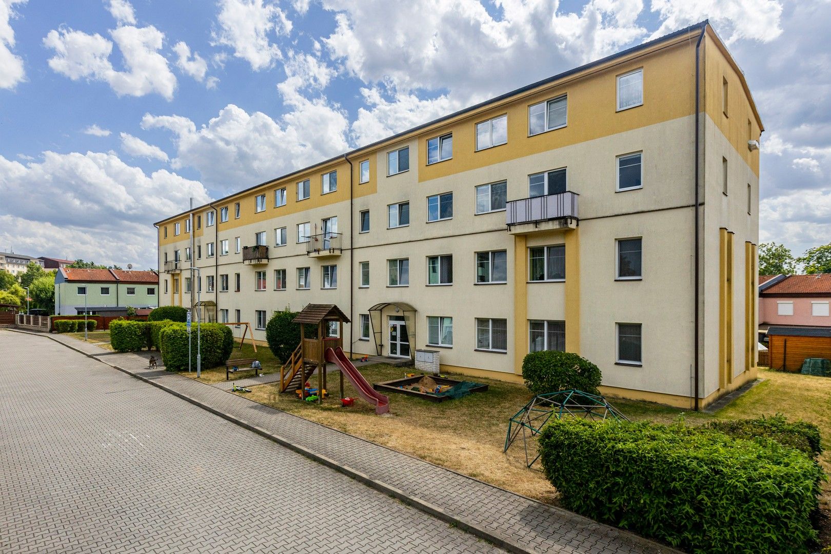 Pronájem bytu 3+kk 70 m², Milovice – náhled fotky 23