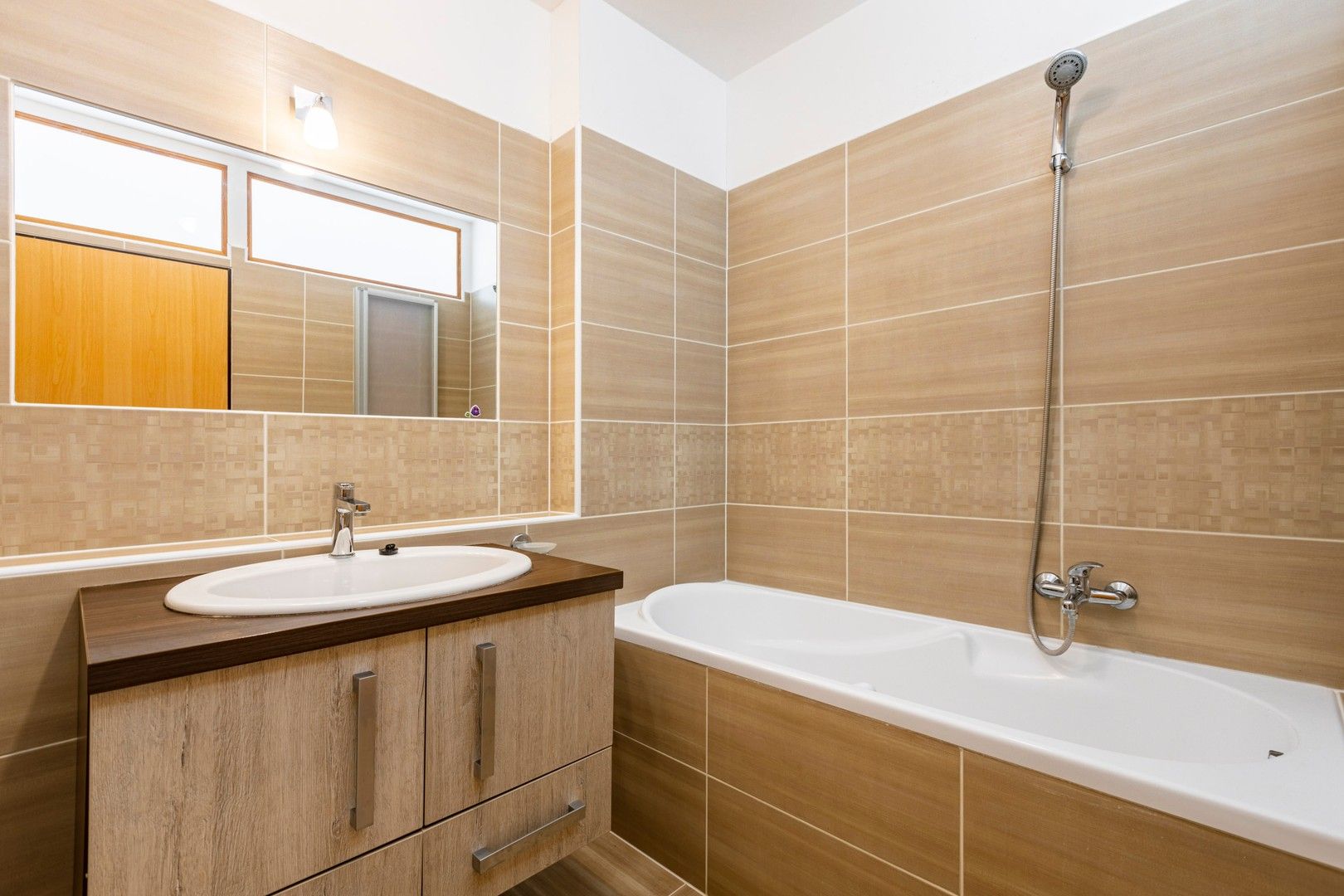 Pronájem bytu 3+kk 70 m², Milovice – náhled fotky 17