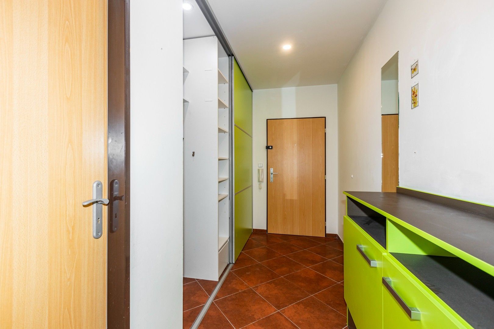 Pronájem bytu 3+kk 70 m², Milovice – náhled fotky 16