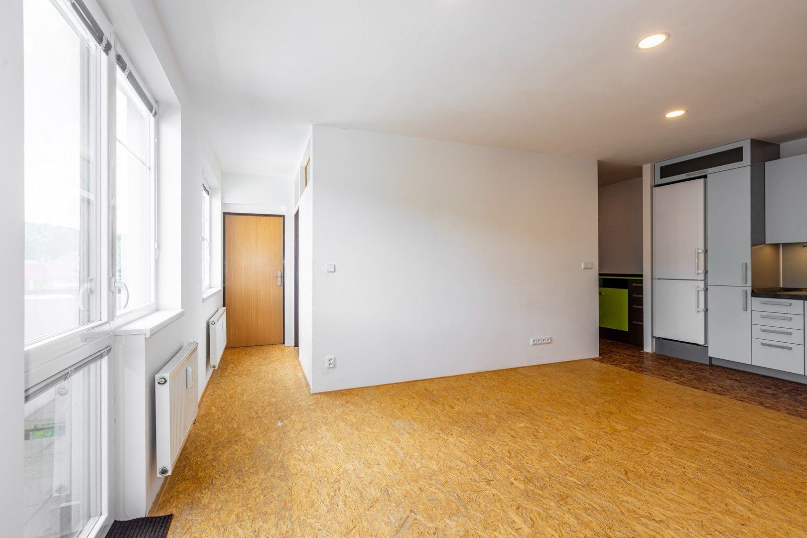 Pronájem bytu 3+kk 70 m², Milovice – náhled fotky 4