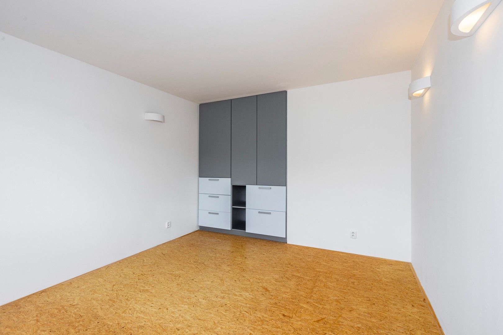 Pronájem bytu 3+kk 70 m², Milovice – náhled fotky 14