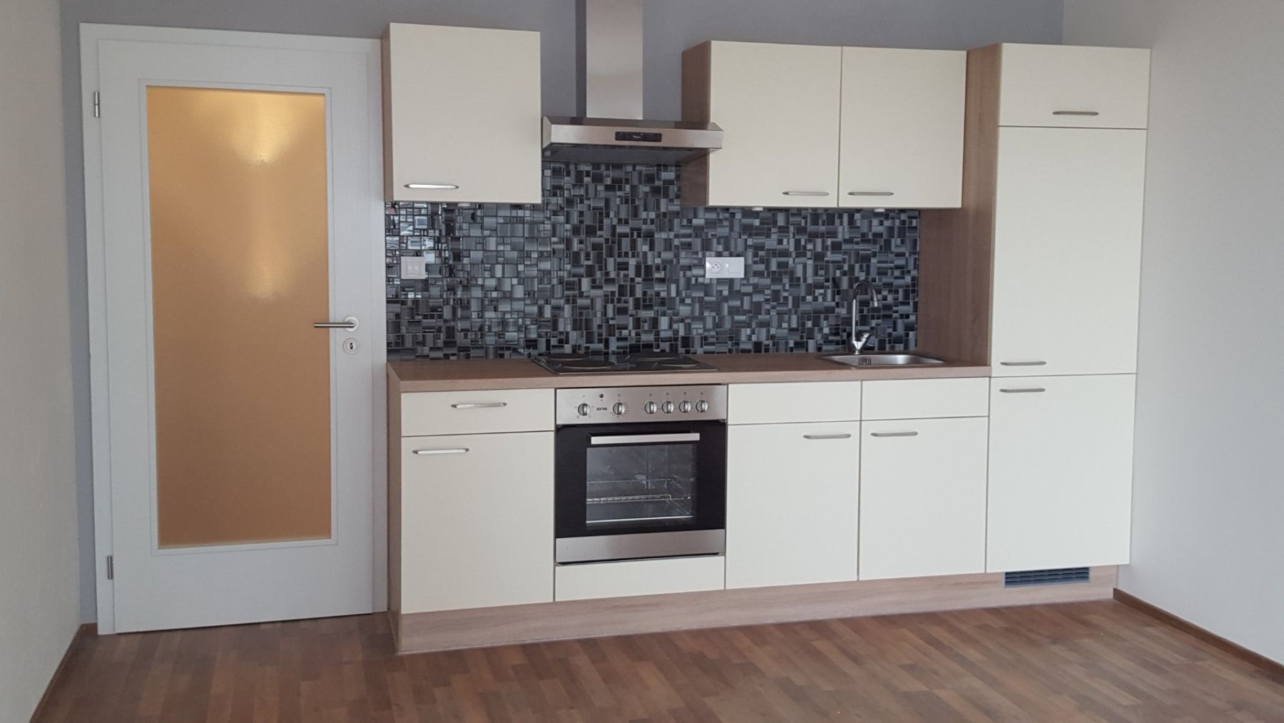 Pronájem bytu 1+kk 37 m², Praha – náhled fotky 2