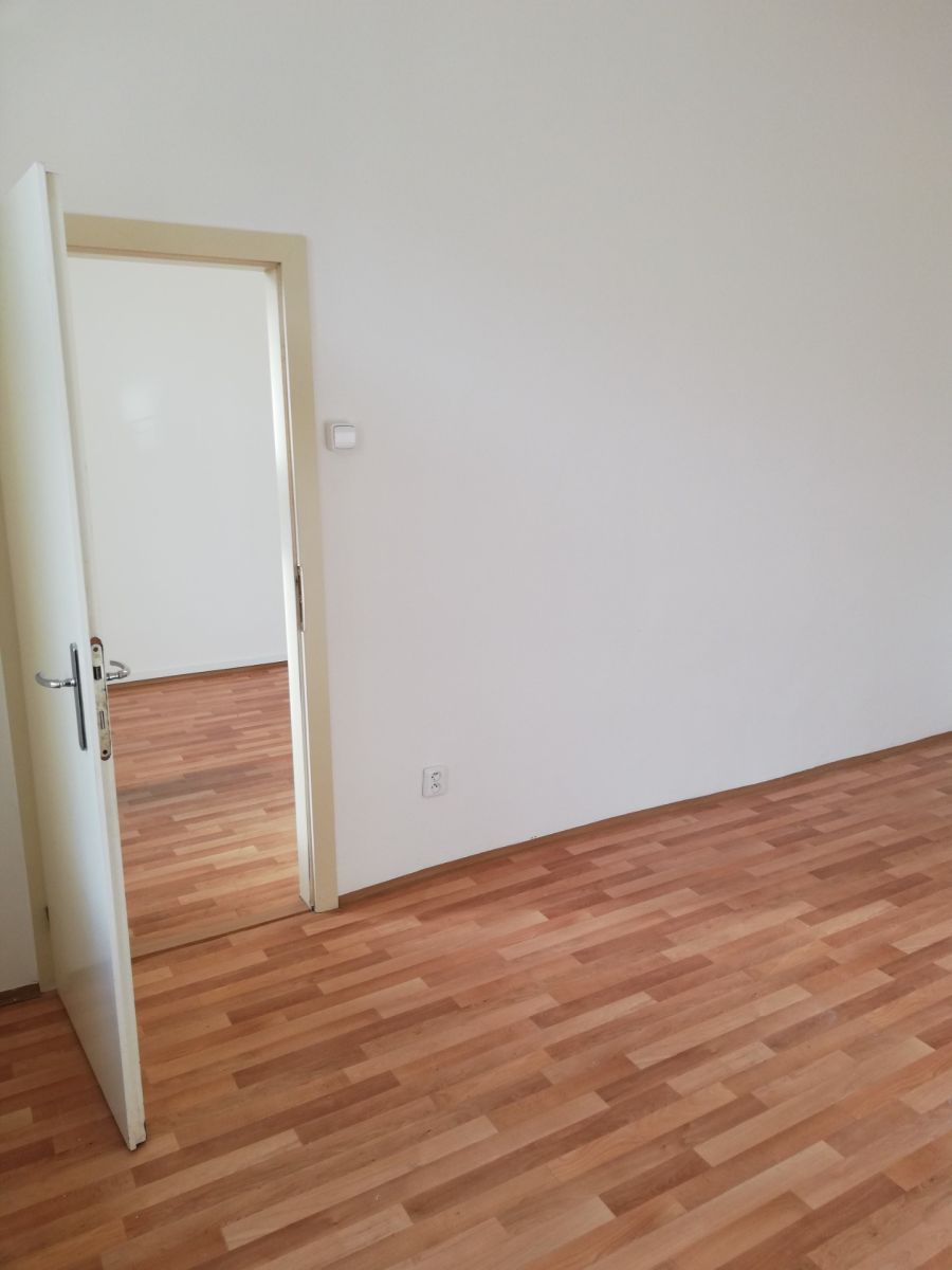 Pronájem bytu 1+1 38 m², Praha – náhled fotky 3