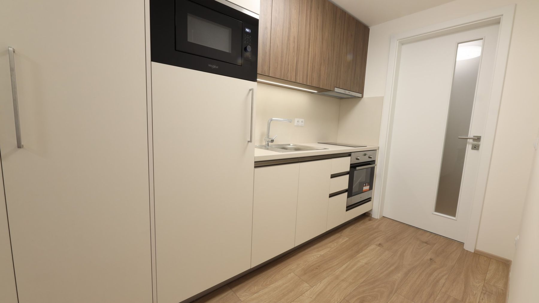 Pronájem bytu 1+kk 38 m², Praha – náhled fotky 2