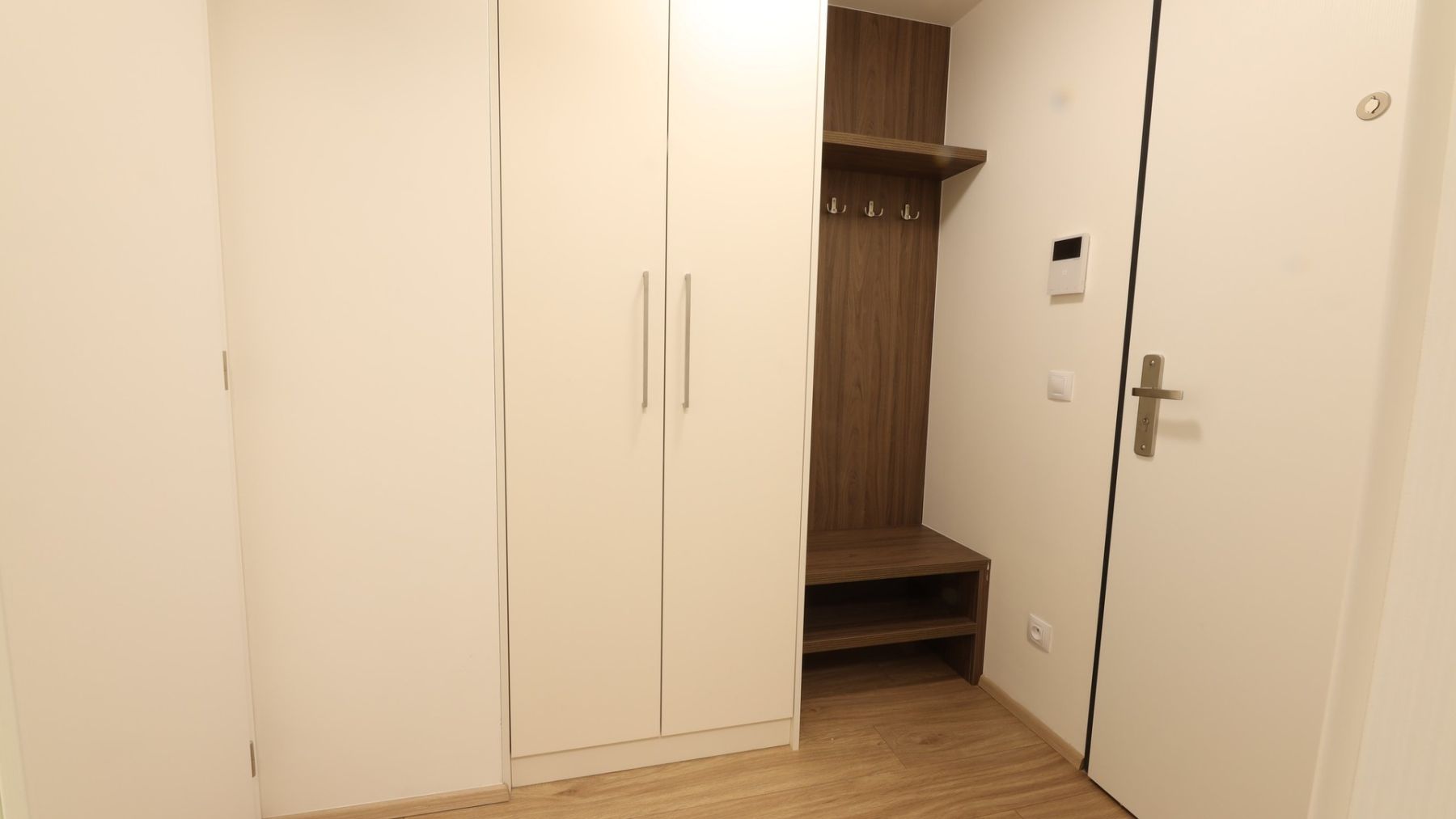 Pronájem bytu 1+kk 38 m², Praha – náhled fotky 9