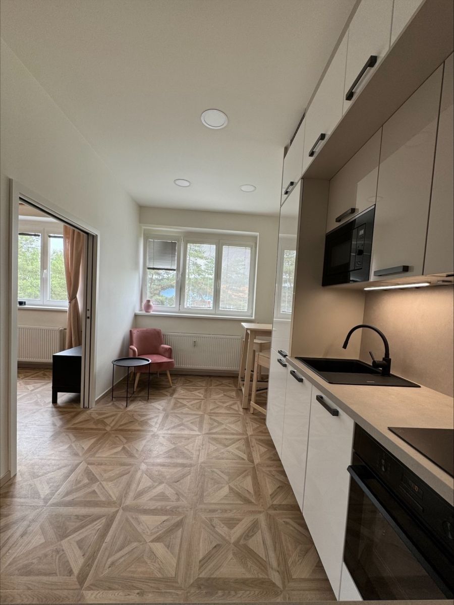 Prodej bytu 2+kk 42 m², Praha – náhled fotky 4