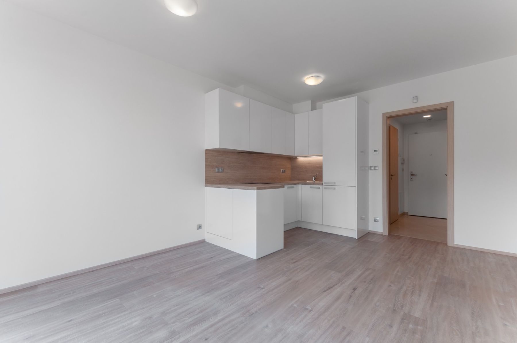 Pronájem bytu 1+kk 28 m², Praha – náhled fotky 2