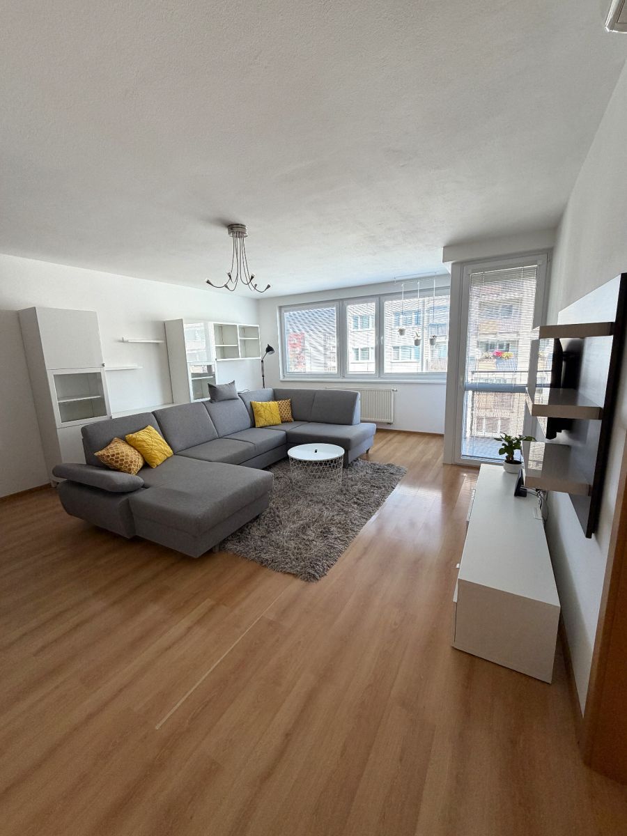 Pronájem bytu, 58 m², Ružinov