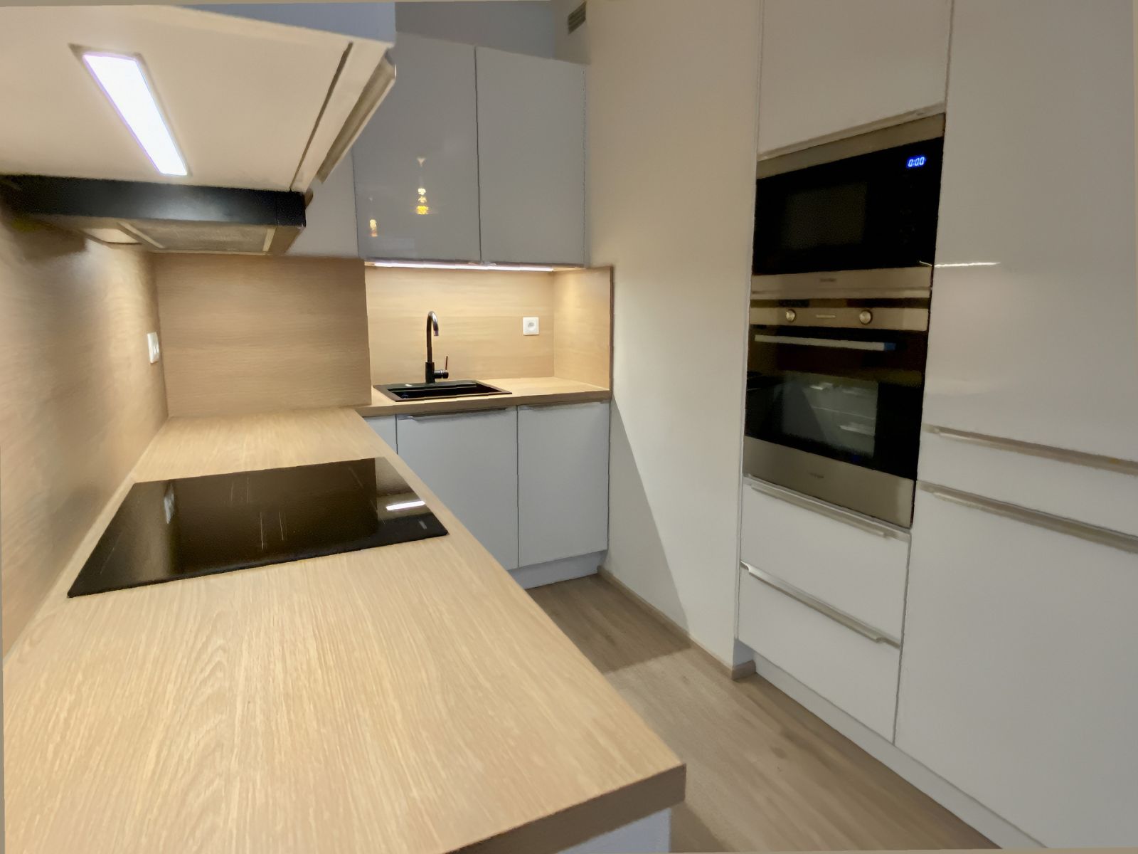 Pronájem bytu 2+kk 64 m², Praha – náhled fotky 3