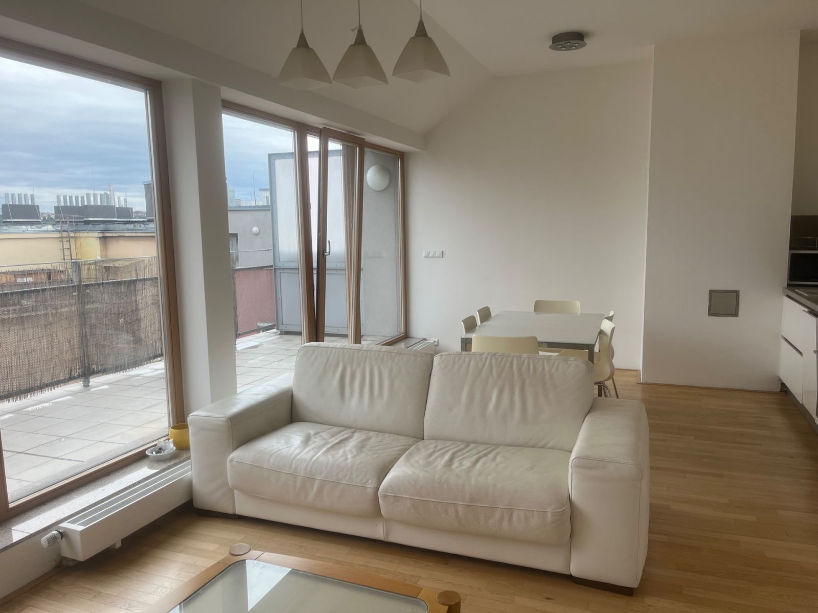 Pronájem bytu 3+kk 92 m² — photo 2