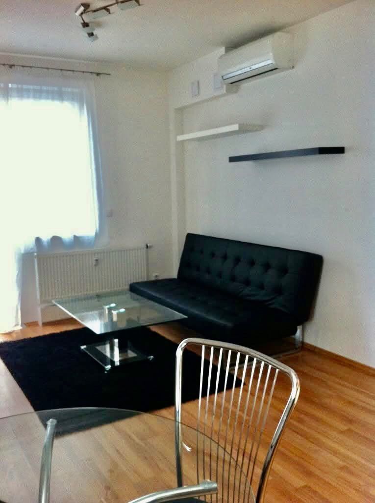 Pronájem bytu 2+kk 41 m² — photo 2