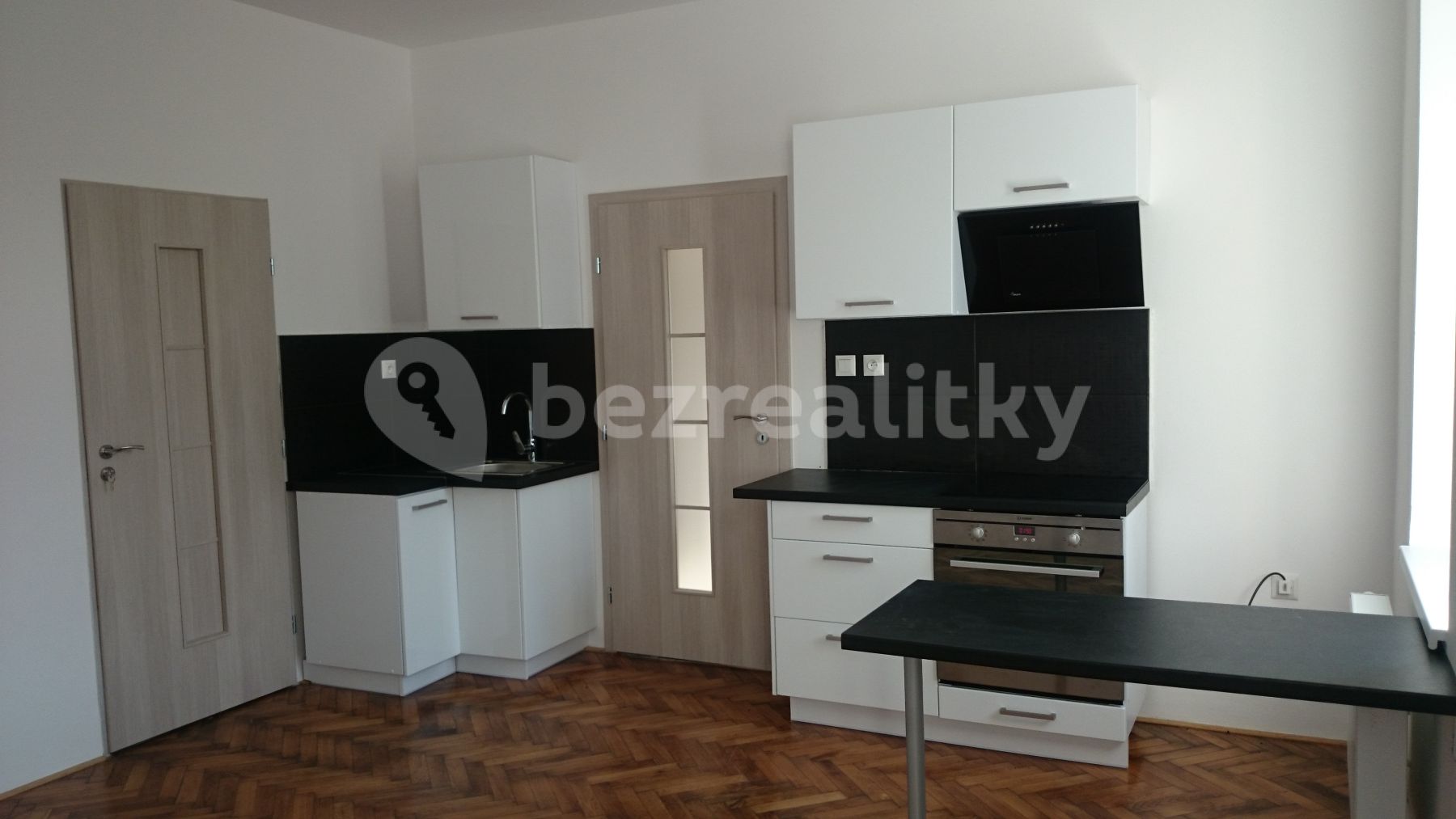Pronájem bytu 1+kk 30 m² — photo 2