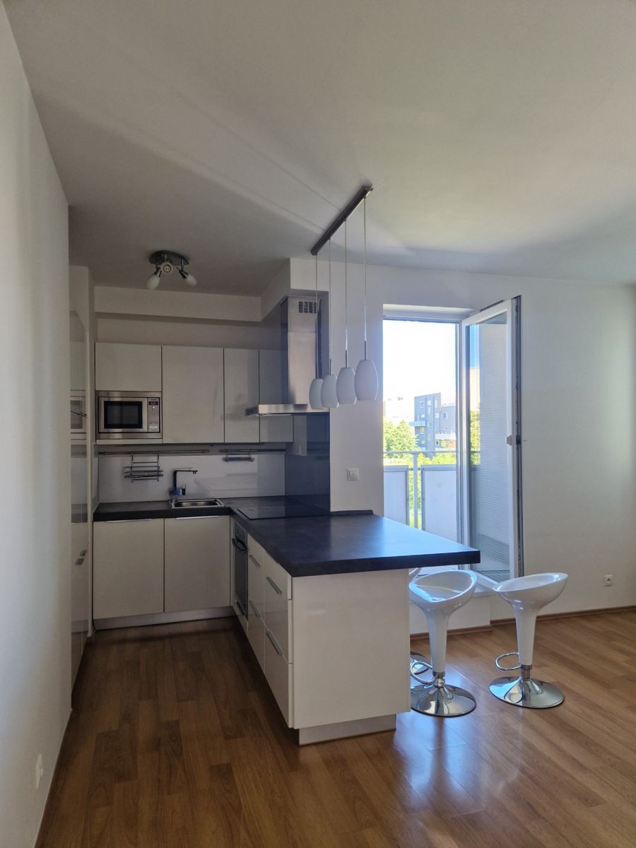 Pronájem bytu 2+kk 50 m² — photo 2