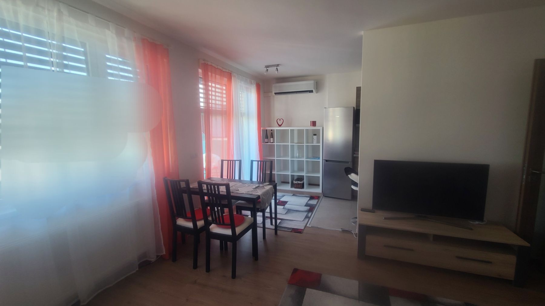Pronájem bytu 2+kk 61 m² – pohled 2