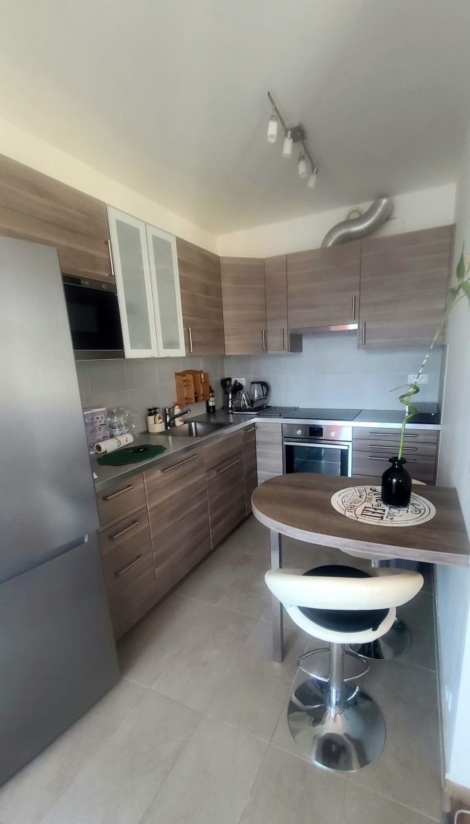 Pronájem bytu 2+kk 61 m² – pohled 3