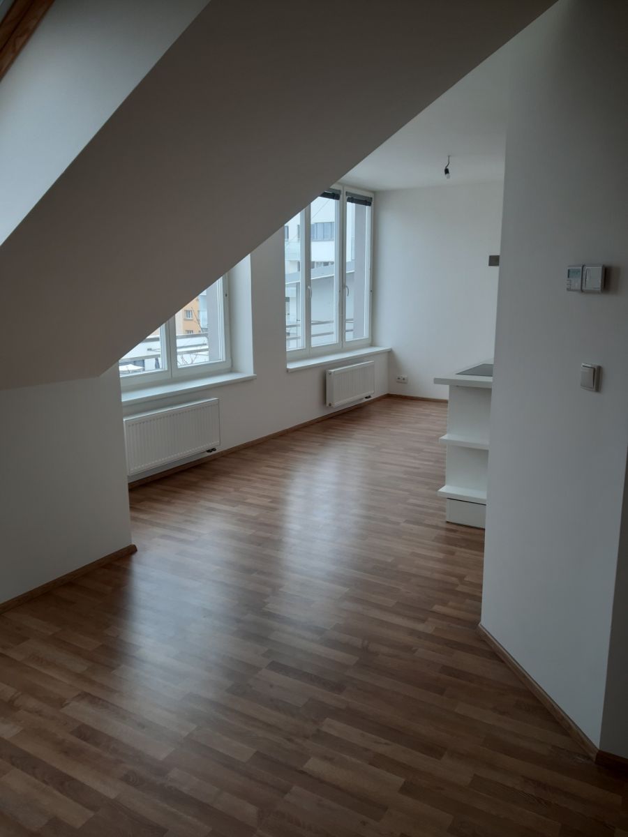 Pronájem bytu 1+kk 37 m² — photo 2