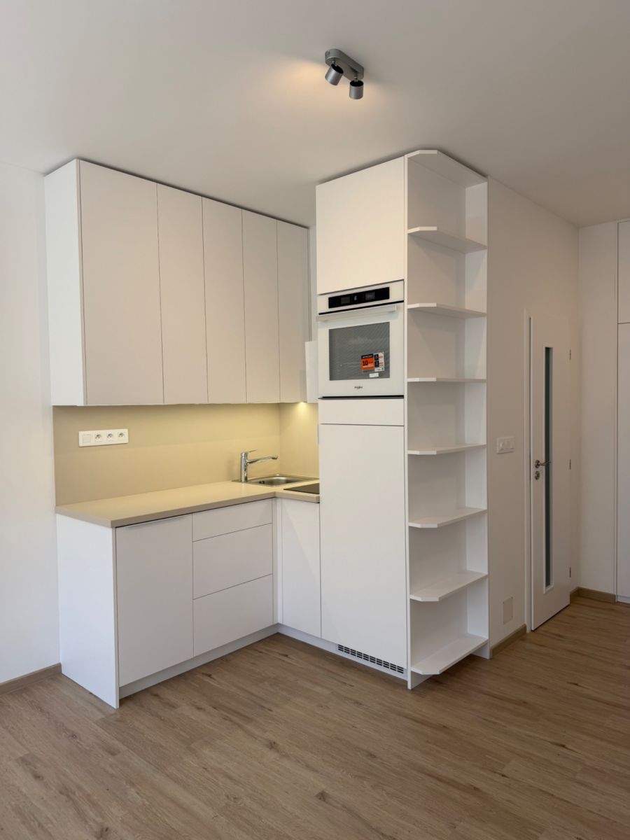 Pronájem bytu 1+kk 28 m² — photo 2