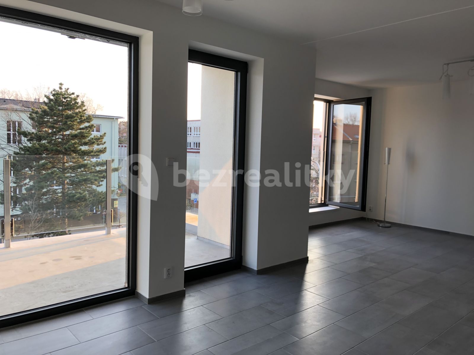 Pronájem bytu 2+kk 69 m² — photo 2