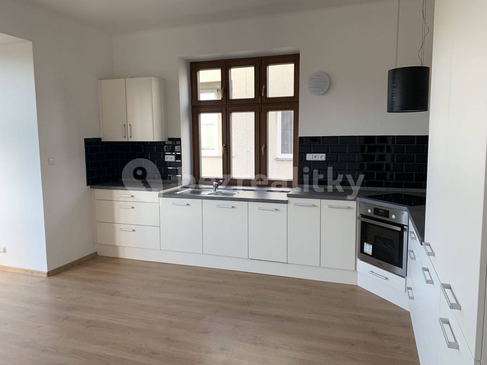 Pronájem bytu 4+kk 126 m² — photo 3