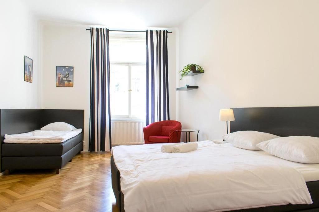 Pronájem bytu 4+kk 110 m² — photo 3