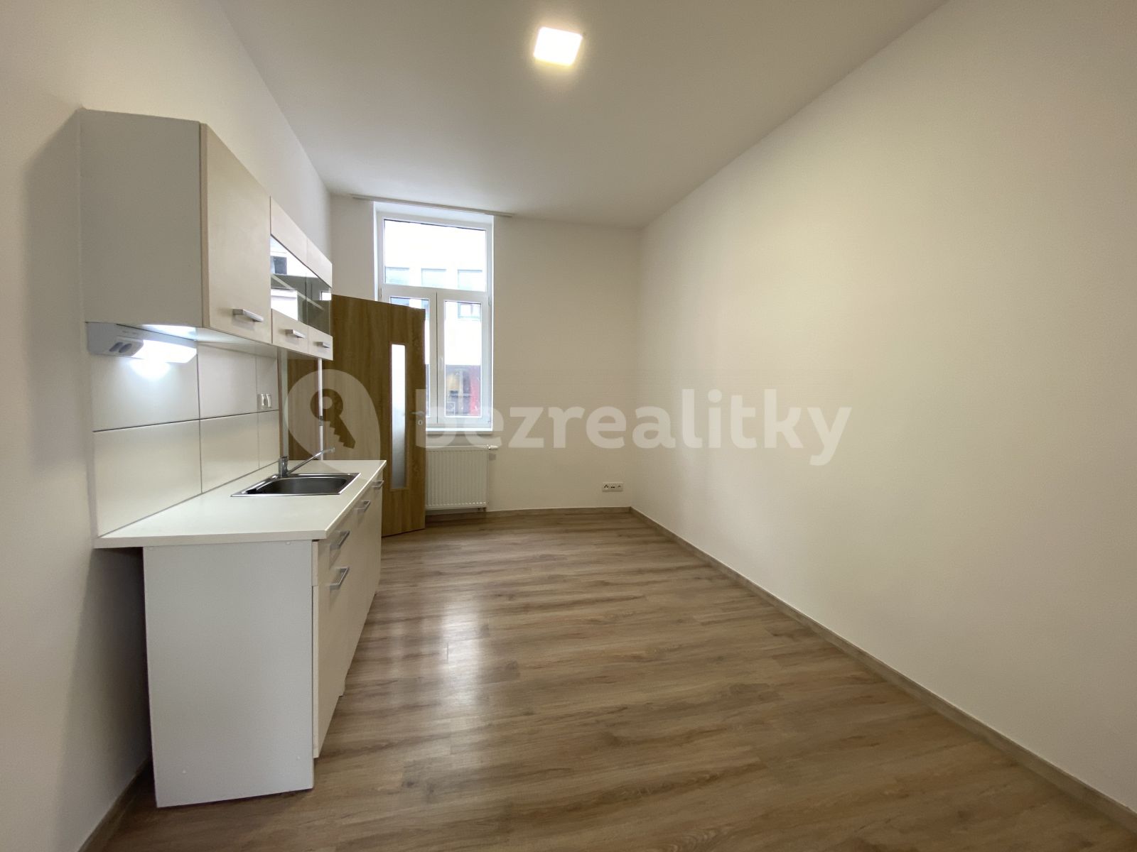 Pronájem bytu 1+kk 18 m² — photo 2