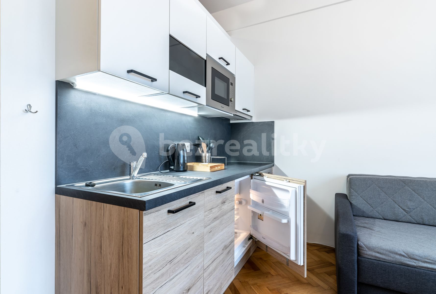 Pronájem bytu 1+kk 28 m² — photo 3
