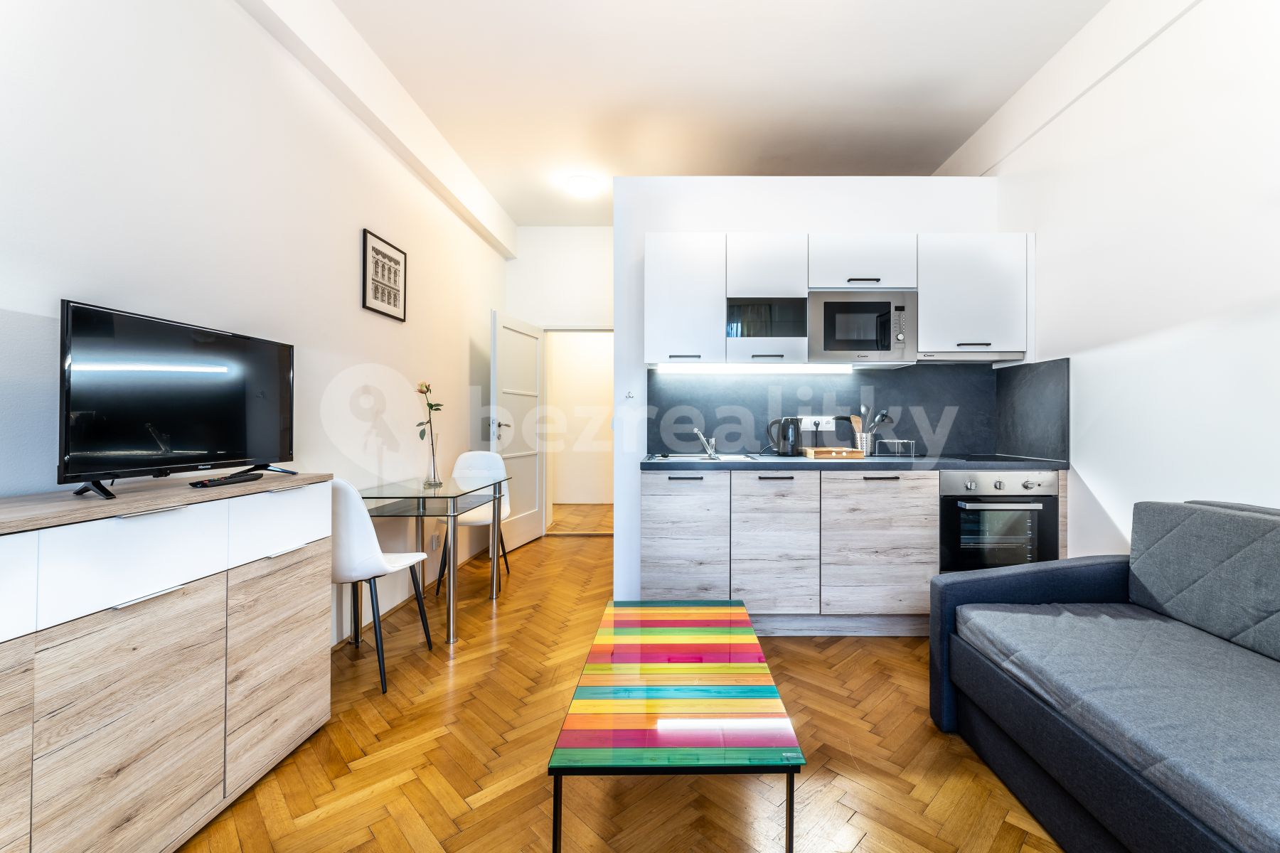 Pronájem bytu 1+kk 28 m² — photo 2