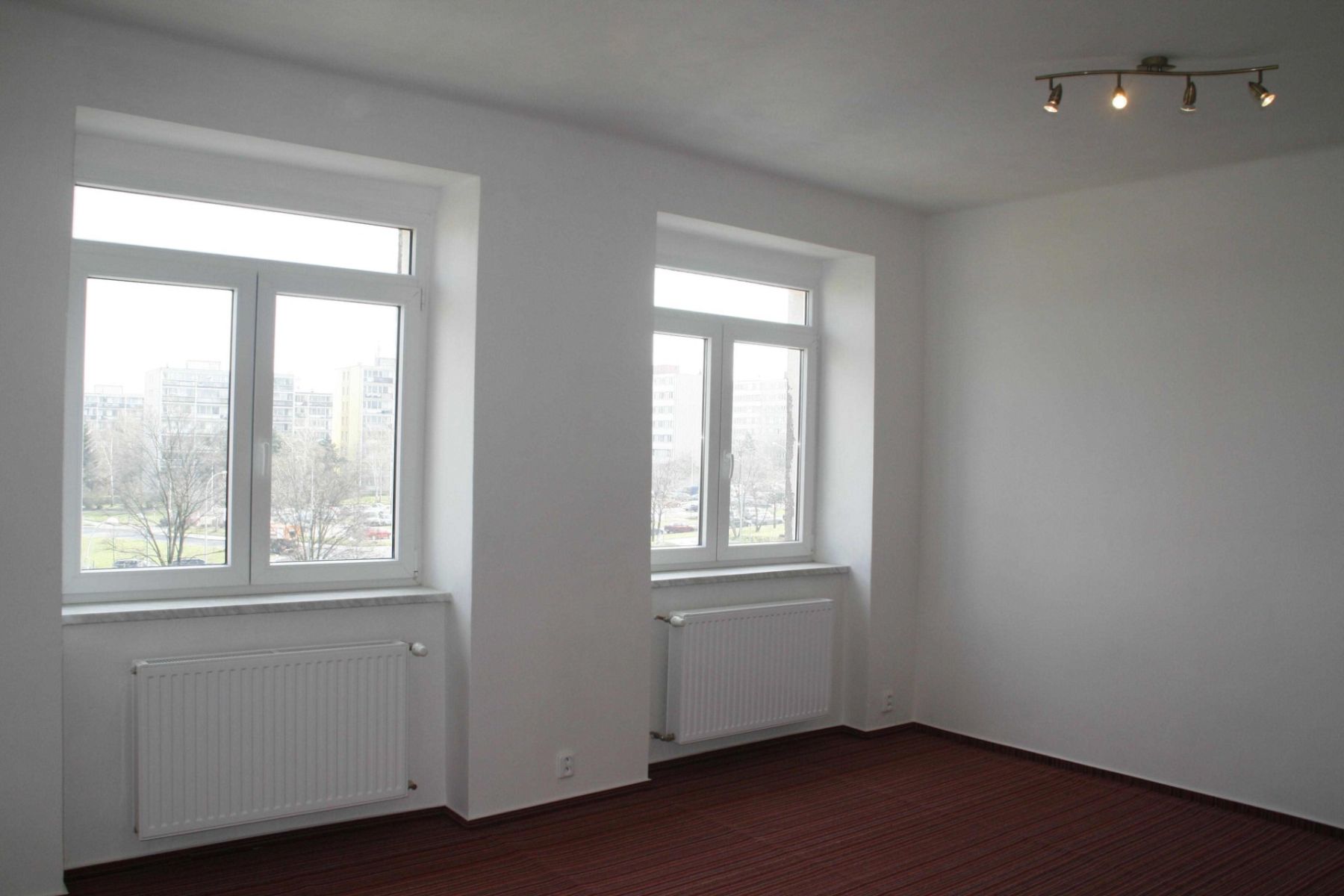 Pronájem bytu 2+1 76 m² — photo 2