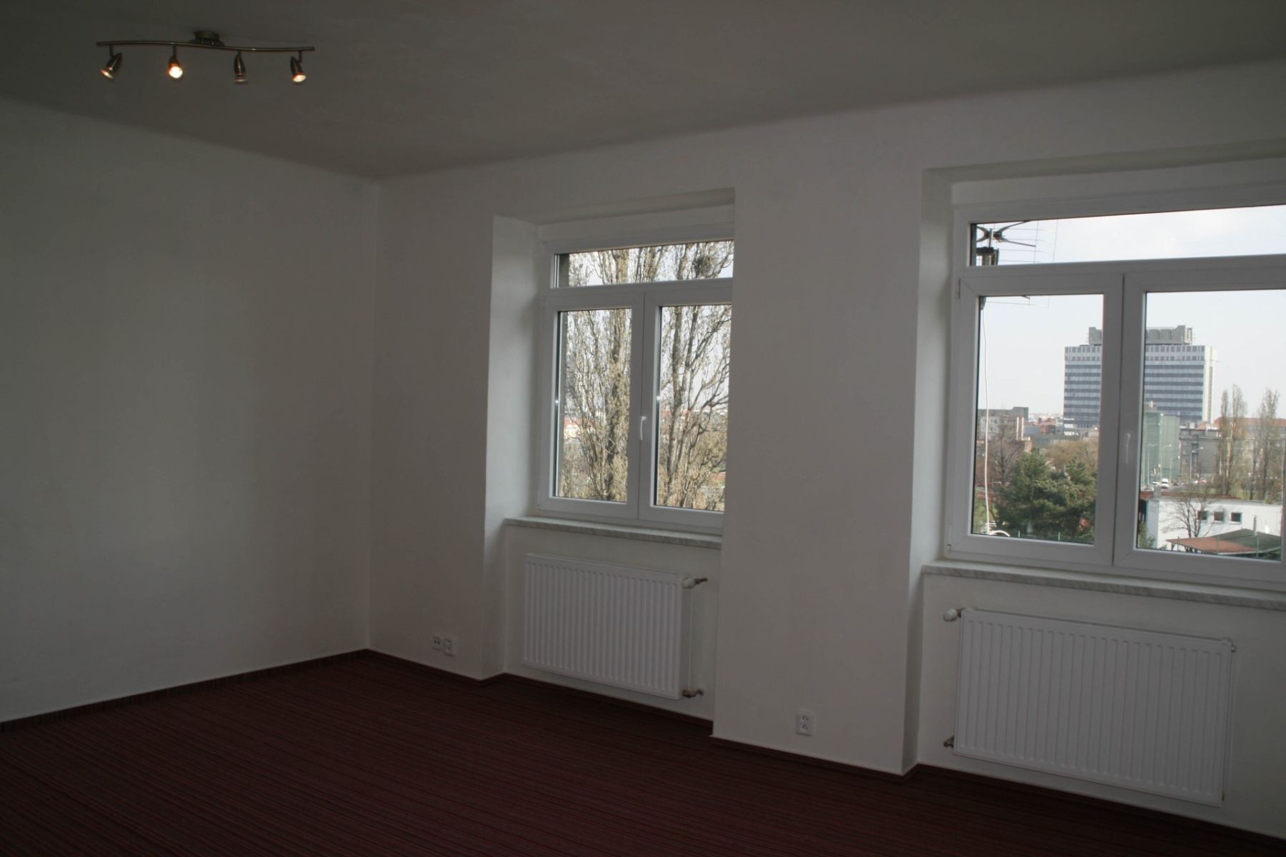Pronájem bytu 2+1 76 m² — photo 3