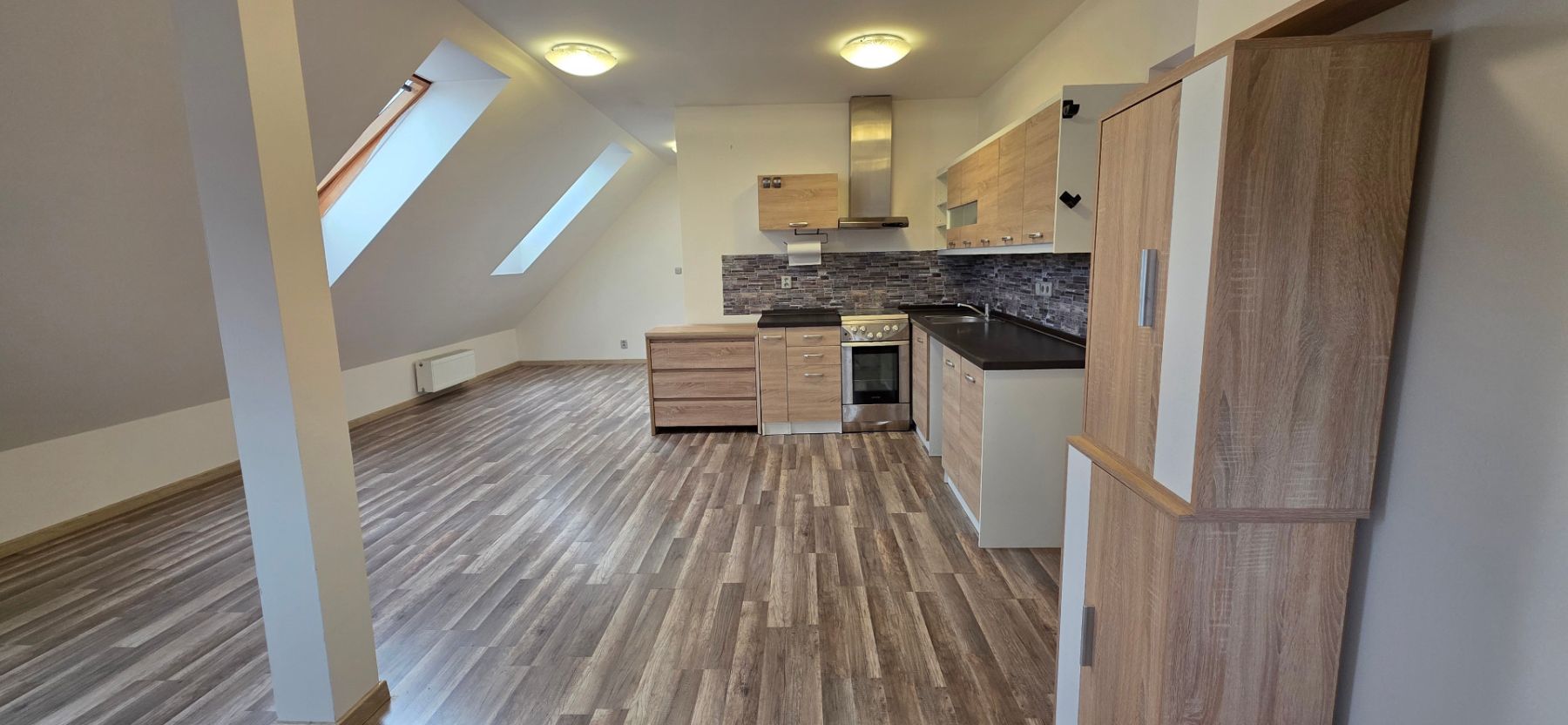 Pronájem bytu 3+kk 75 m² — photo 2