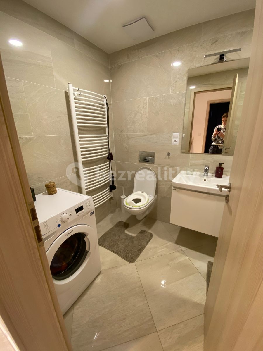 Pronájem bytu 3+kk 62 m² — photo 2